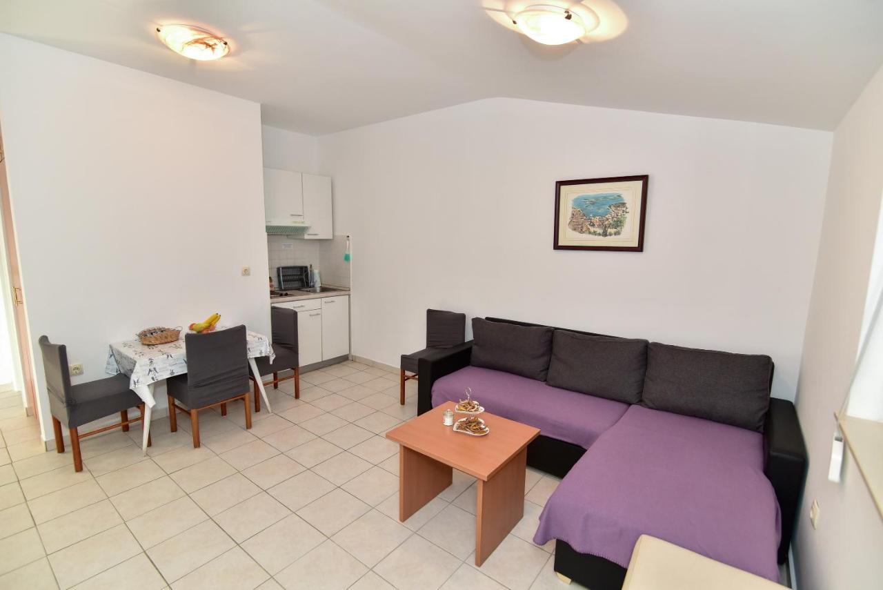 Luna Apartment Vir